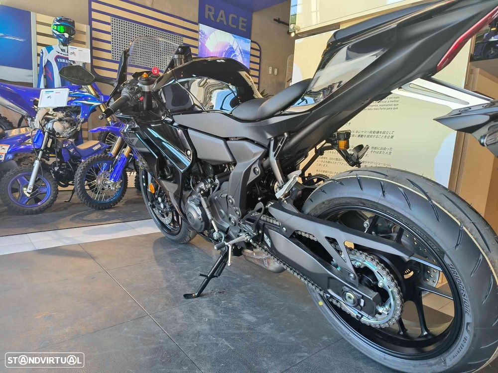 Yamaha YZF R7 - 6