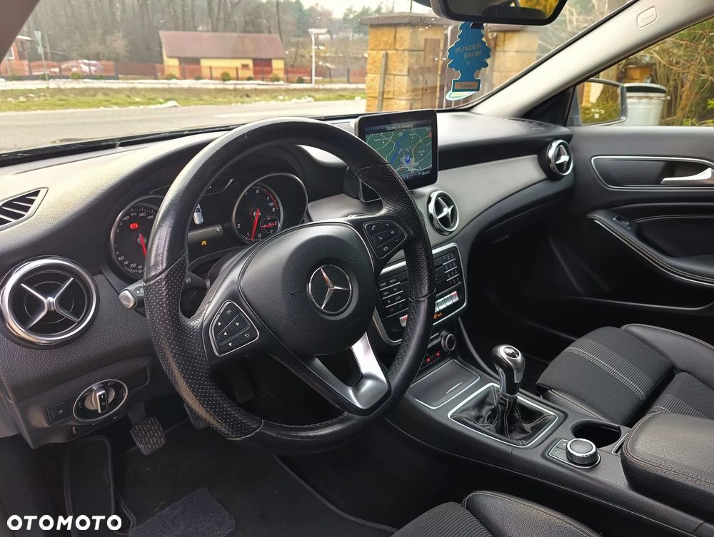 Mercedes-Benz GLA 200 Urban - 5