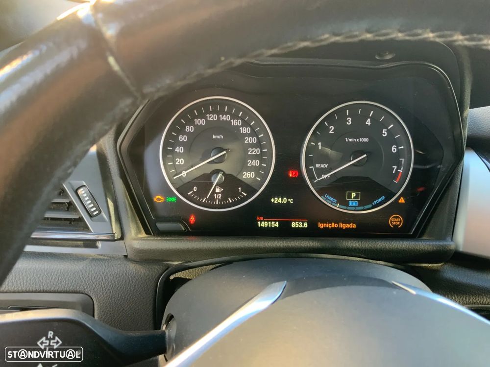 BMW 225xe Active Tourer - 11