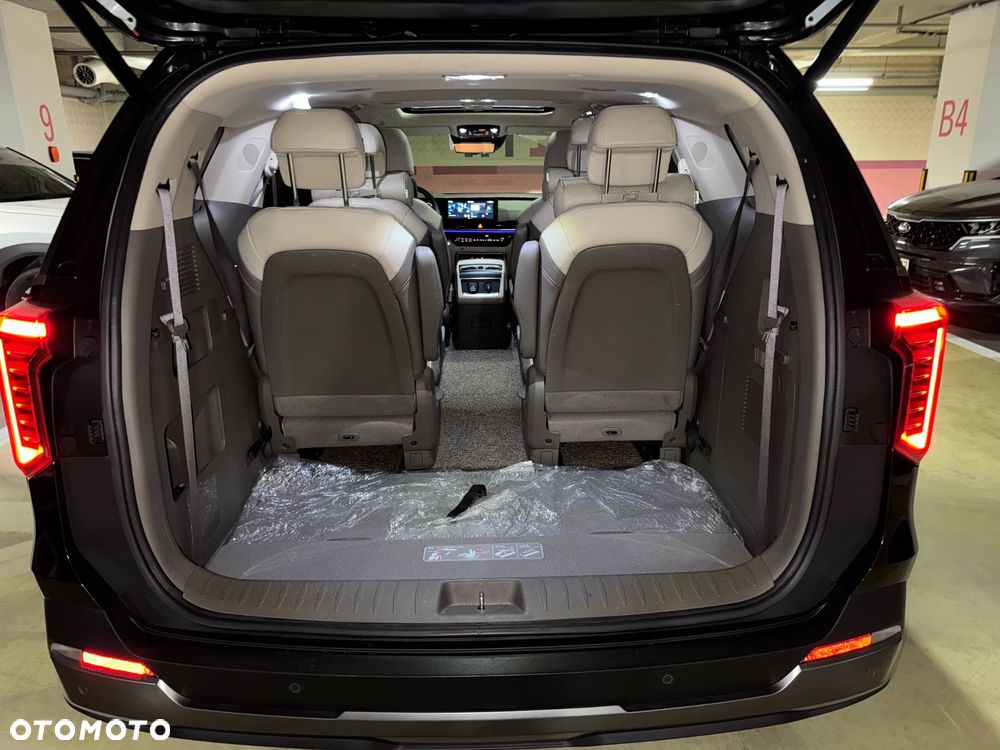 Kia Carnival - 8