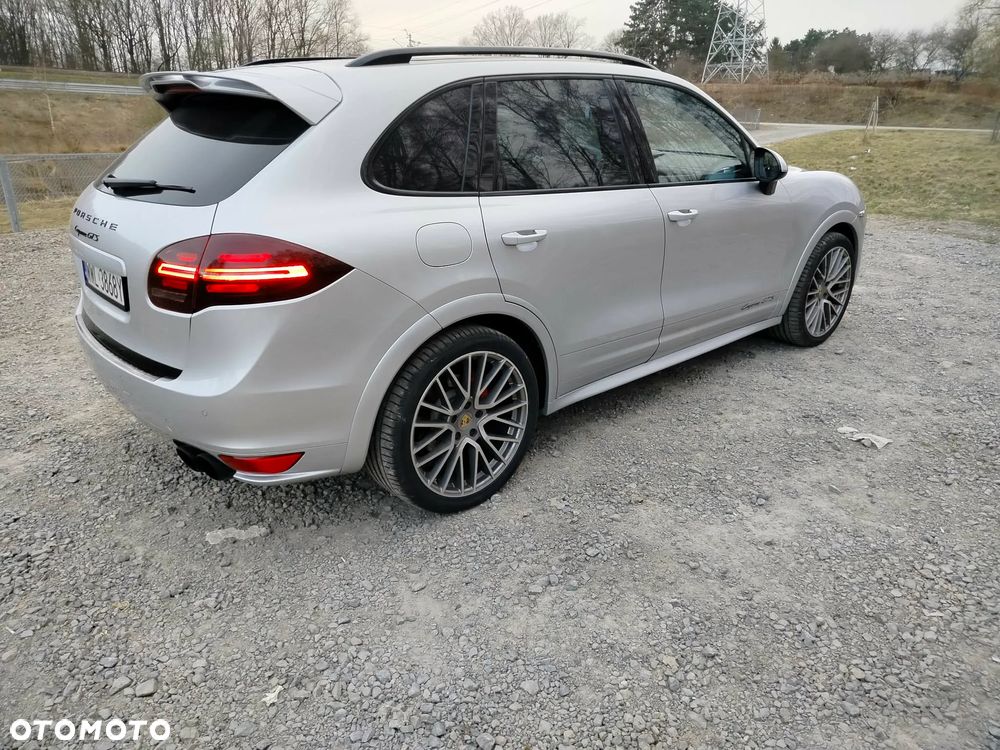 Porsche Cayenne - 4
