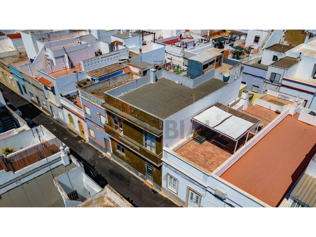 Moradia espaçosa com 3 quartos e terraço panorâmico na Baixa de Olhao - Grande imagem: 3/20