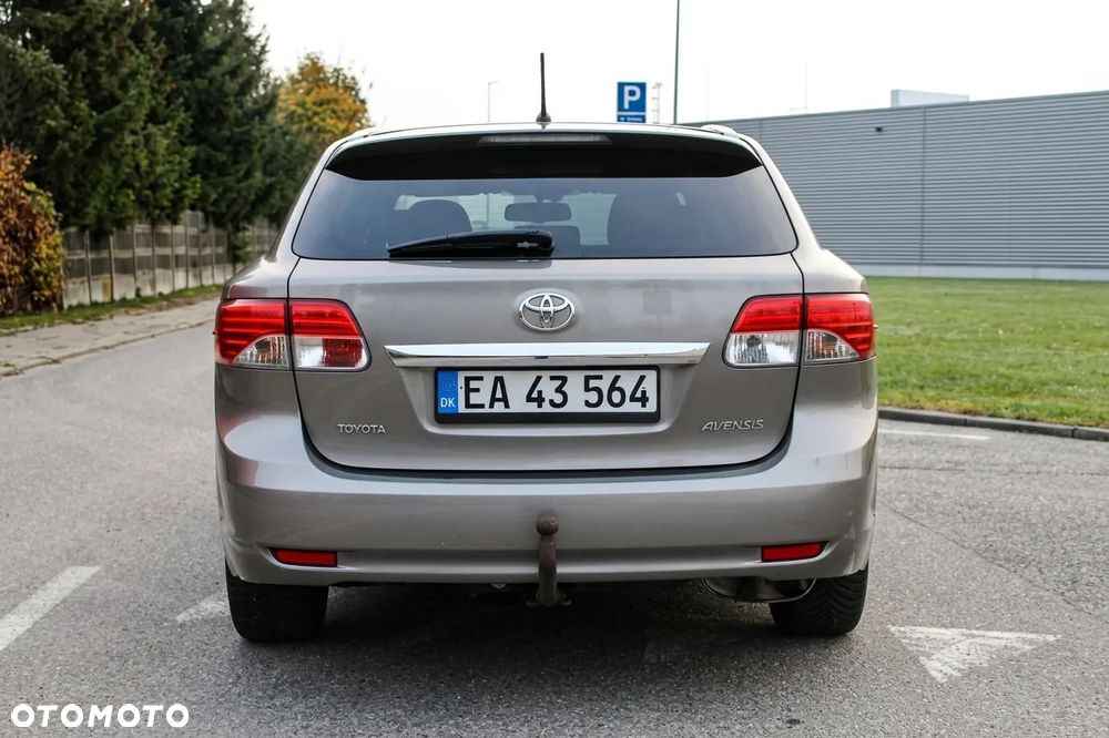 Toyota Avensis 1.8 Premium - 6