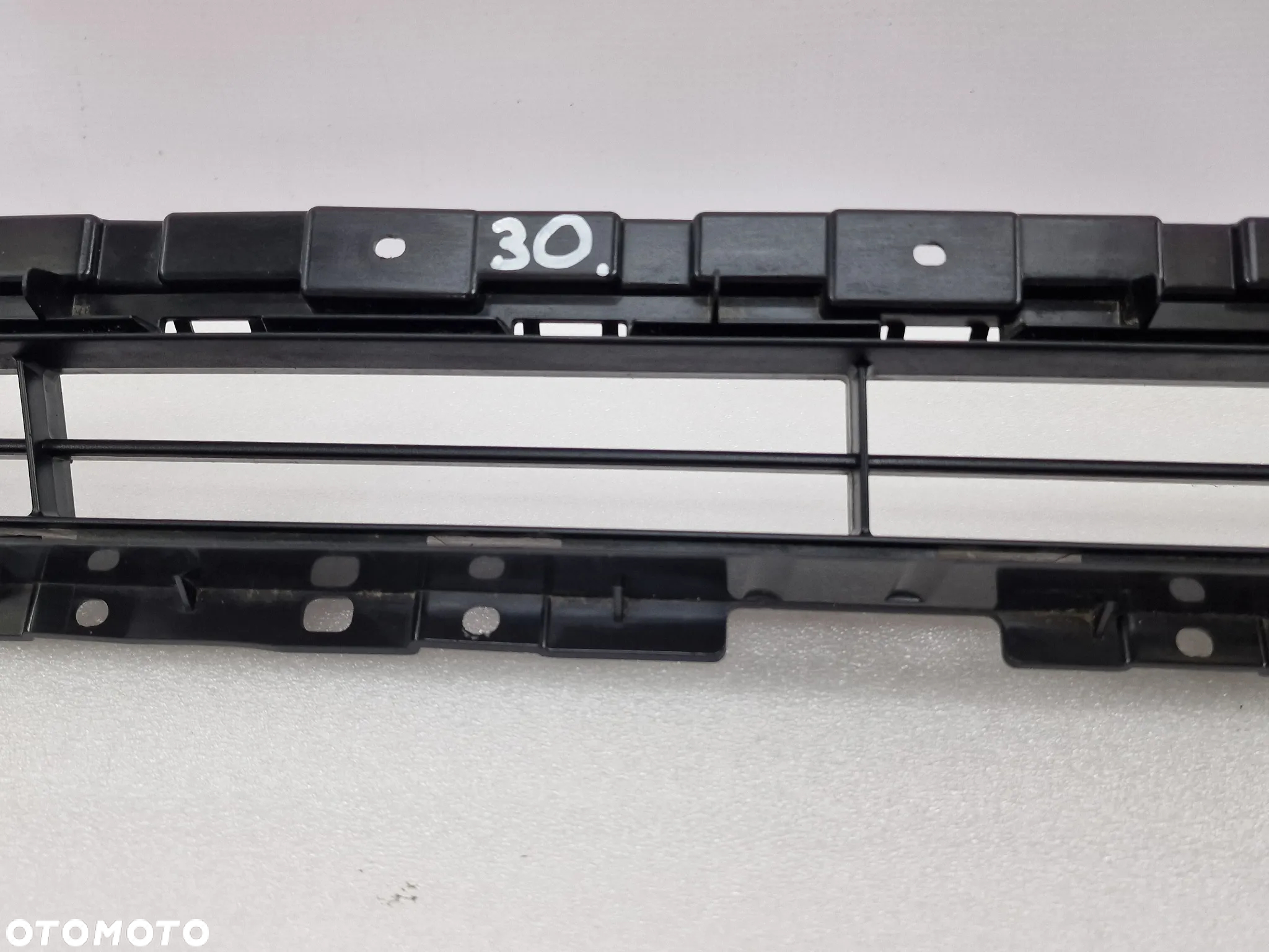 AUDI Q3 LIFT 8U0 S-LINE 14- DOLNA KRATKA ŚRODKOWA ZDERZAKA PRZEDNIEGO PRZÓD , NR 8U0807683C , NR AUKCJI KR30 - 3
