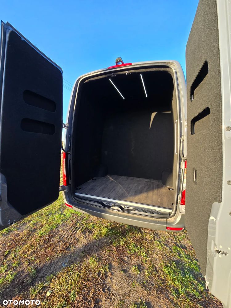 Mercedes-Benz Sprinter - 20