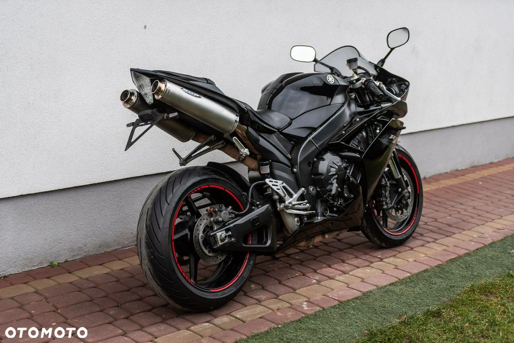 Yamaha R1 - 4