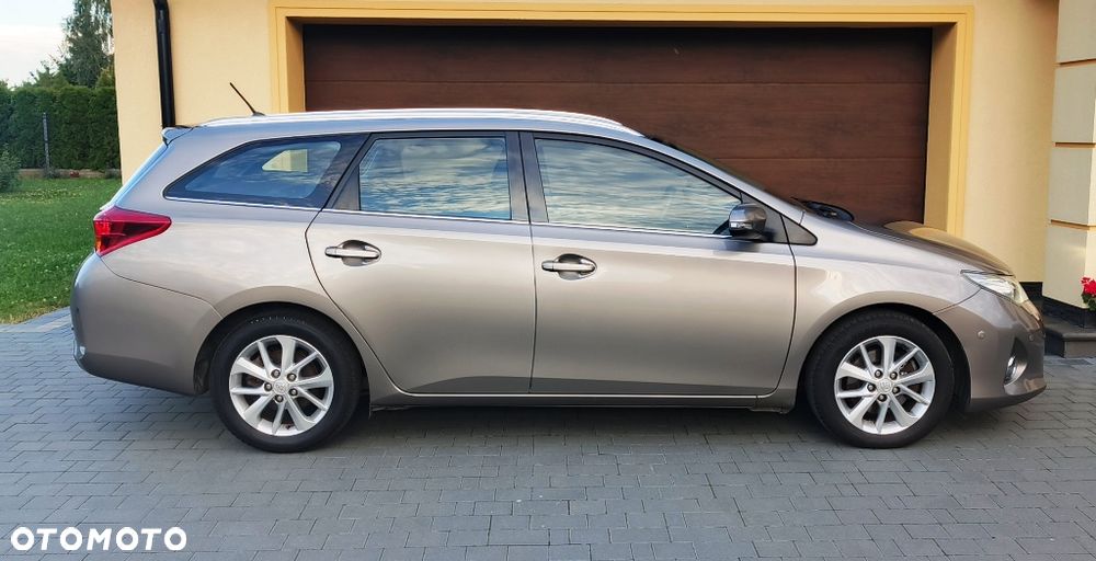 Toyota Auris 2.0 D-4D Life Plus - 12