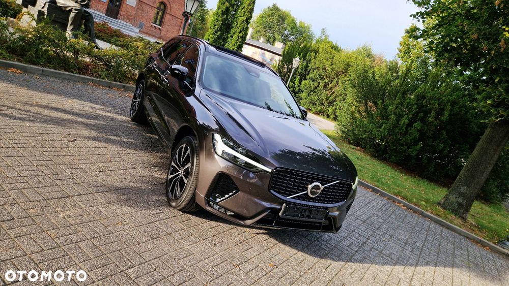 Volvo XC 60 B4 D AWD Plus Dark - 1