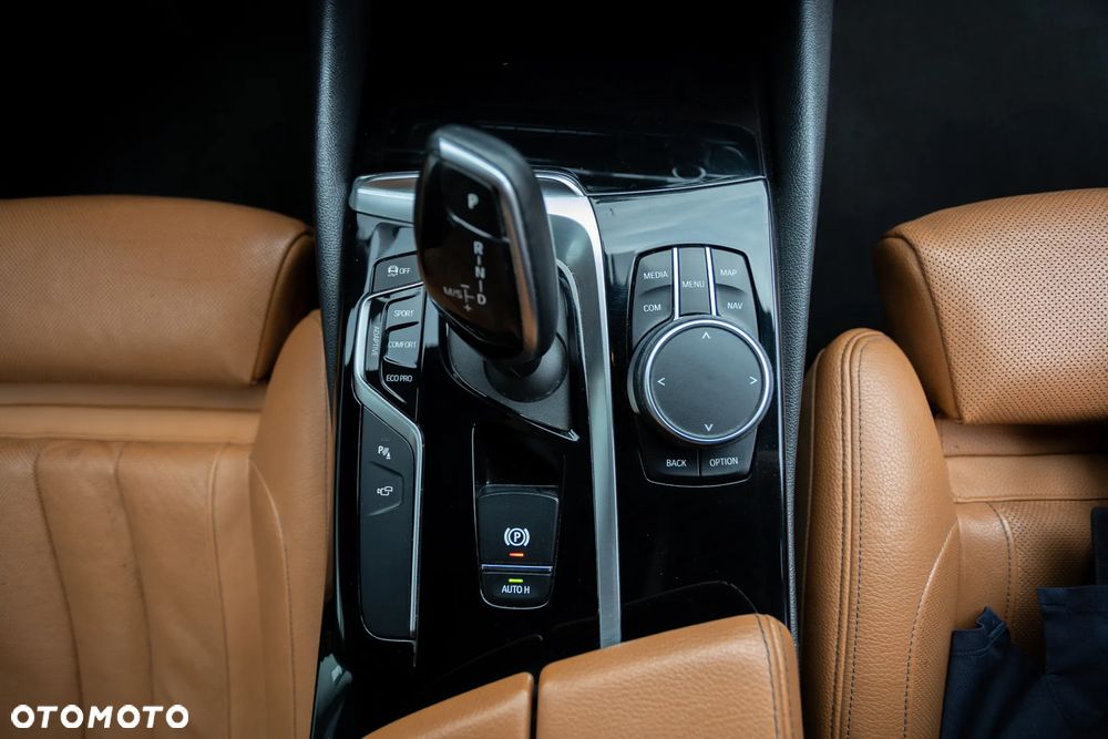 BMW Seria 5 520i Sport Line sport - 26
