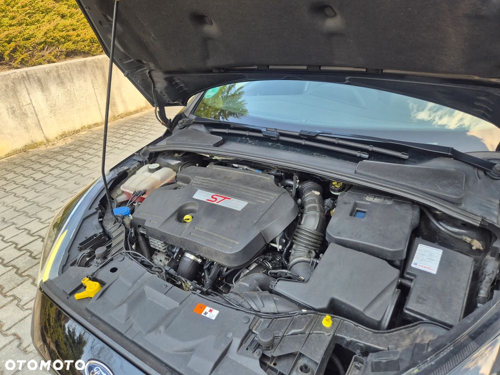Ford Focus 2.0 TDCi ST mit Leder-Exclusiv-Paket - 24