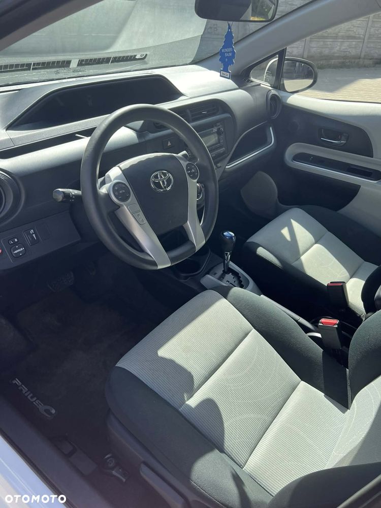 Toyota Prius - 12