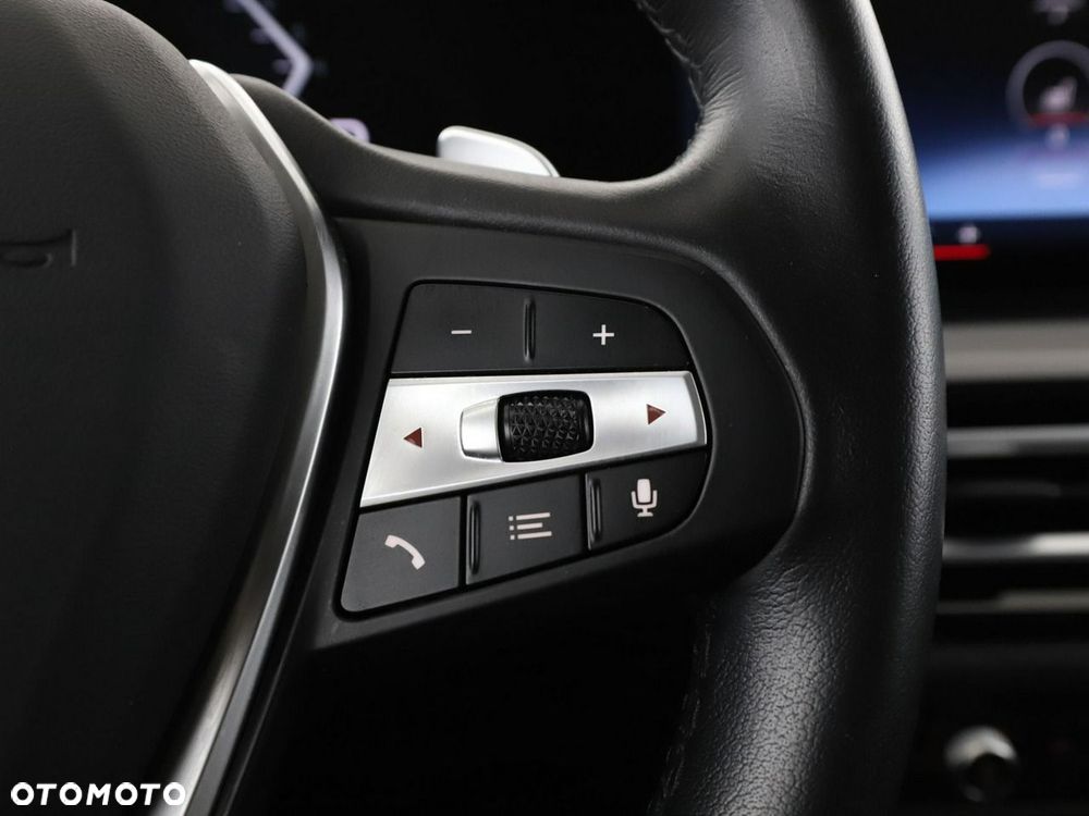 BMW Seria 3 318i - 32