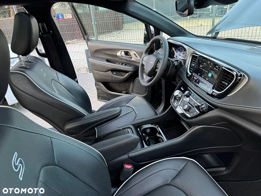 Chrysler Pacifica - 12