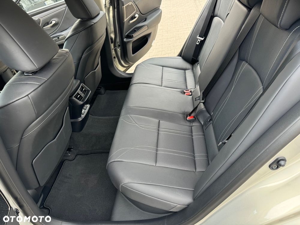 Lexus ES 300h Prestige - 28