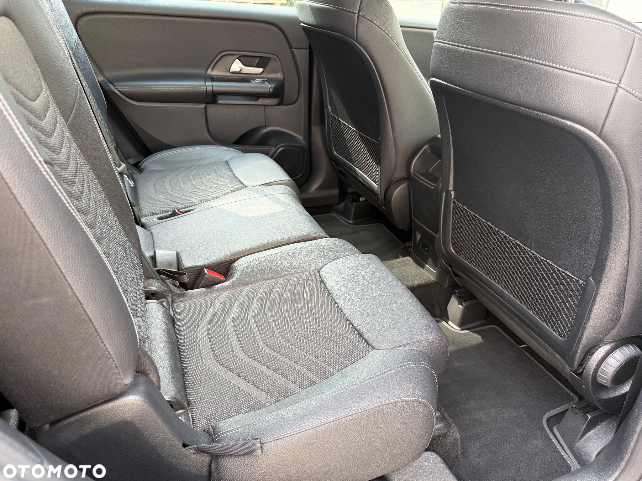 Mercedes-Benz GLB 200 7G-DCT - 35
