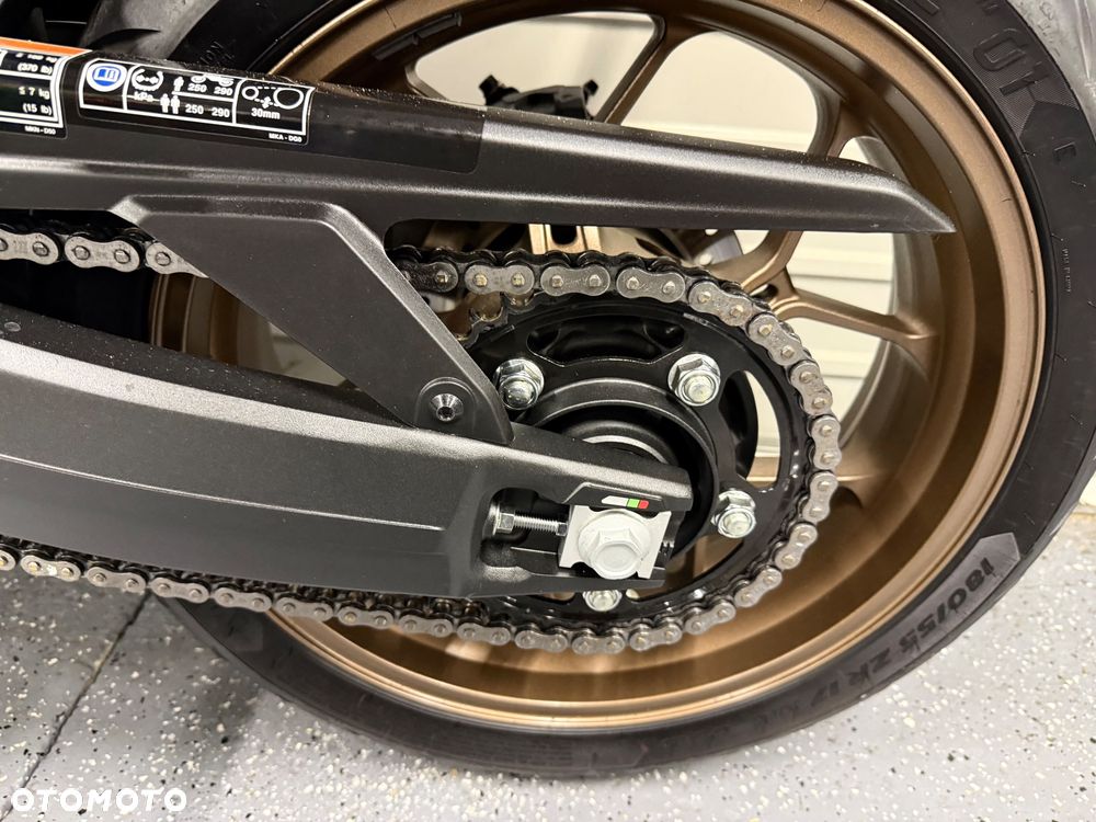 Honda CB - 12