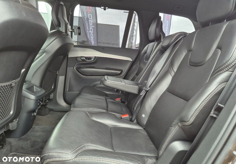 Volvo XC 90 - 9