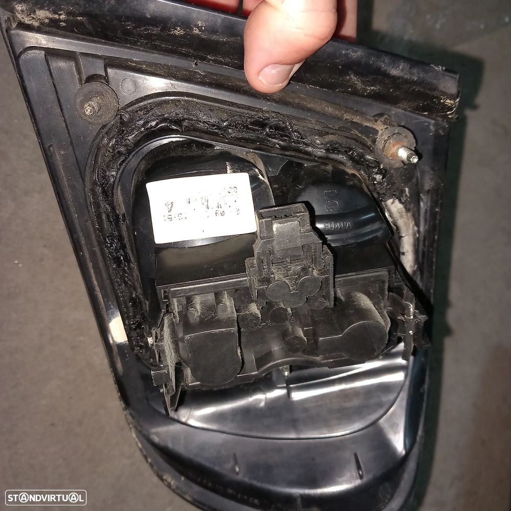 Farol traseiro lado condutor nissan primera p11 carro 4 portas - 2