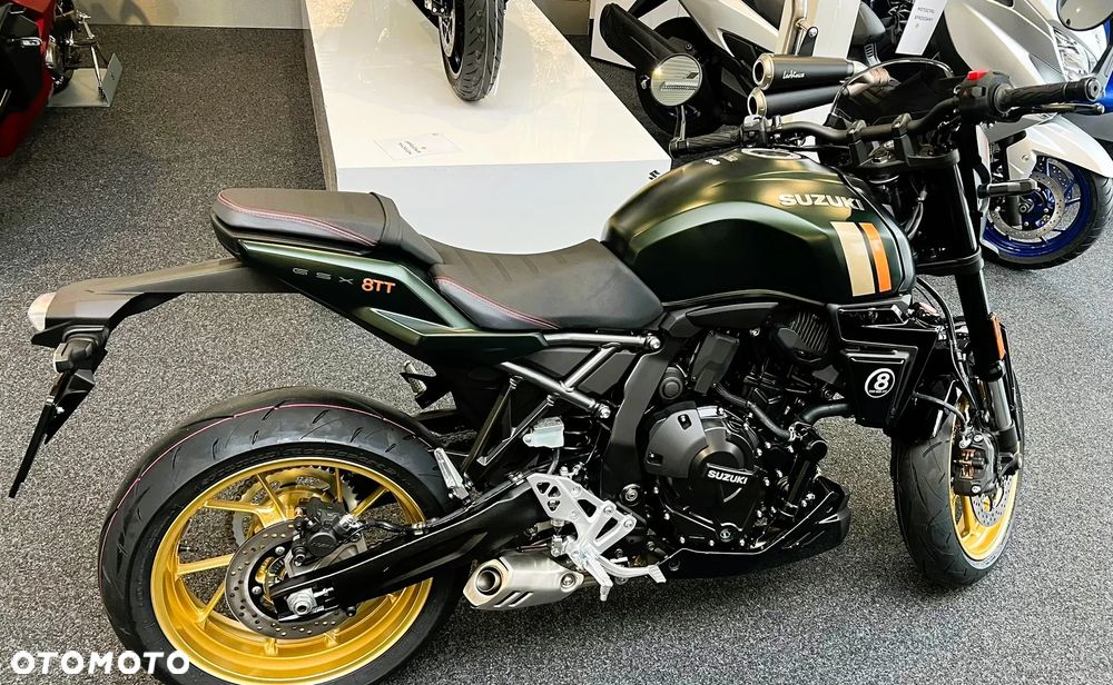 Suzuki GSX - 16