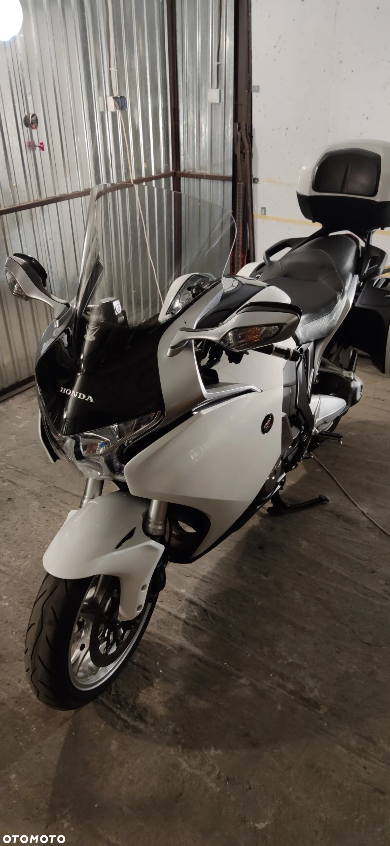 Honda VFR - 3