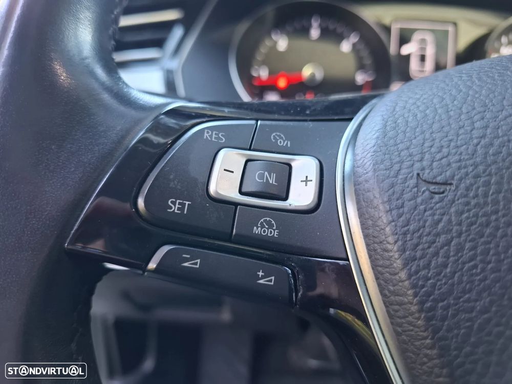 VW Passat 1.6 TDI Trendline - 32