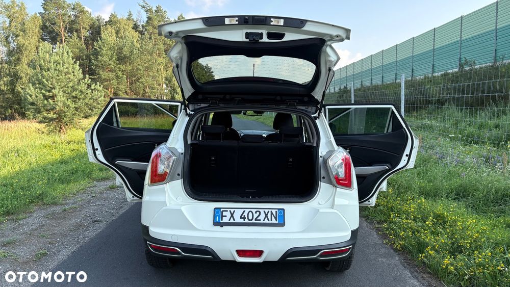 SsangYong/KGM Tivoli e-XGi 160 2WD Black+White - 12