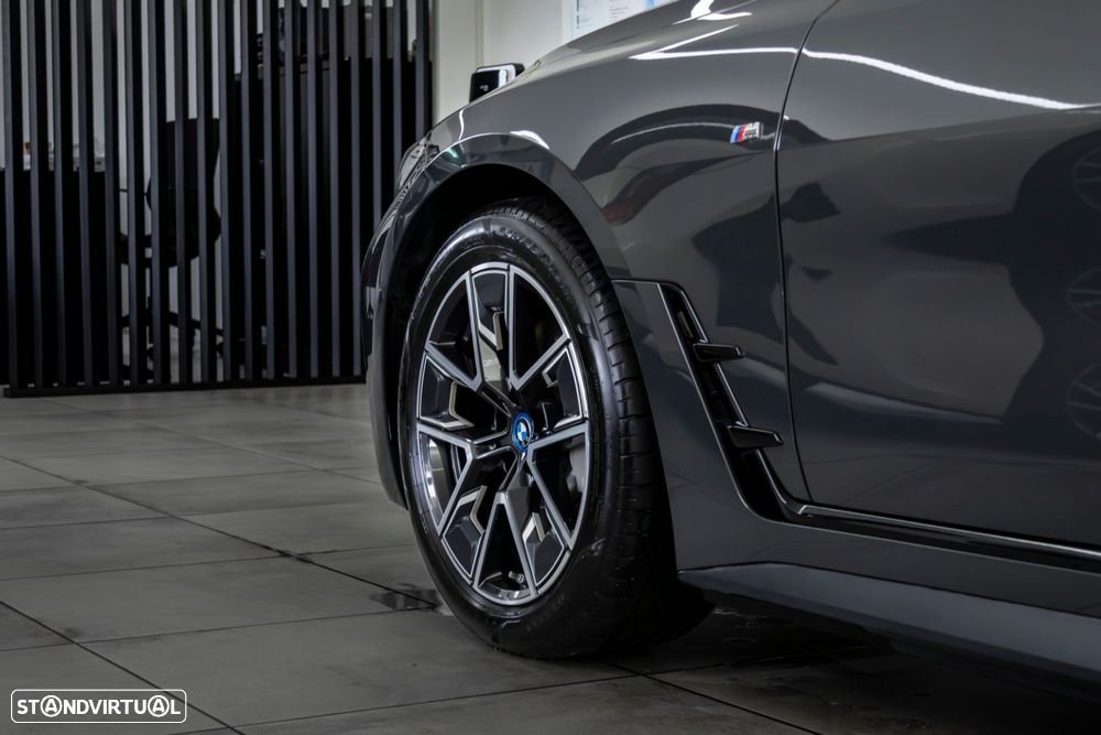 BMW i4 eDrive40 Desportiva M - 9