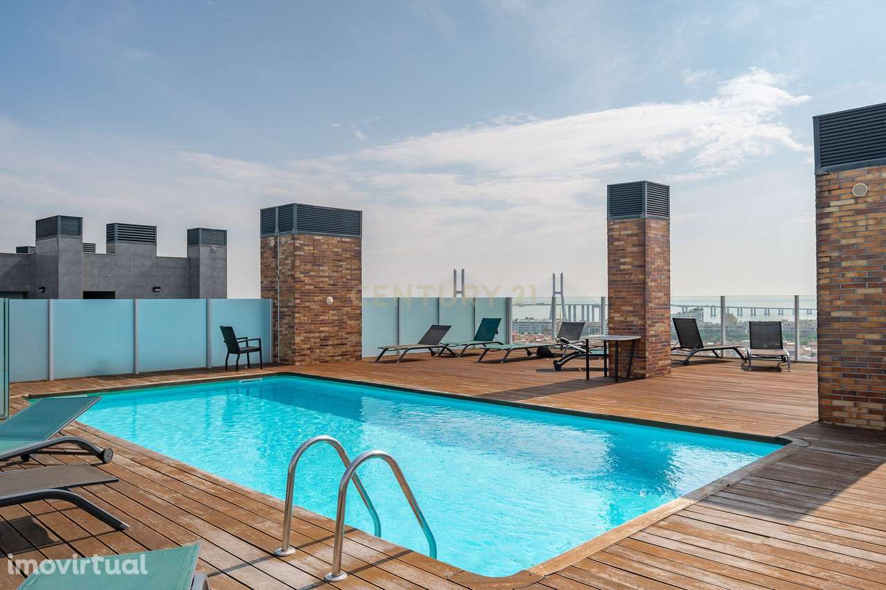 Apartamento T2 com piscina na cobertura, varandas e box na Urbanização - Grande imagem: 2/51