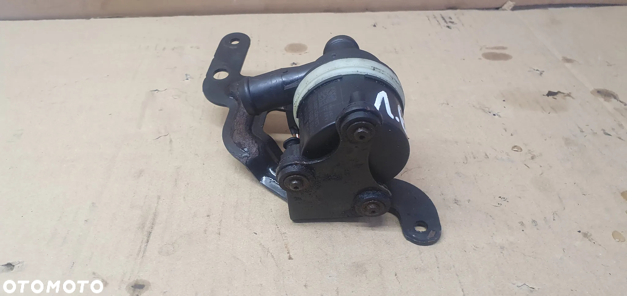 Dodatkowa pompka obiegu wody elektrozawór VW Audi Skoda Seat 1.6 TDI 6R0965561A - 2