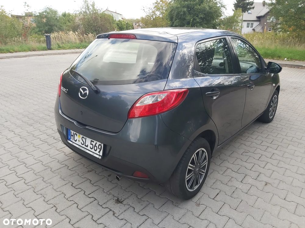 Mazda 2 2011 photo 4
