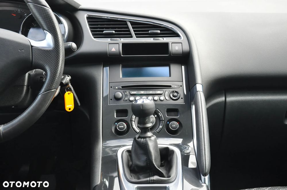 Peugeot 3008 1.6 BlueHDi Style S&S - 24