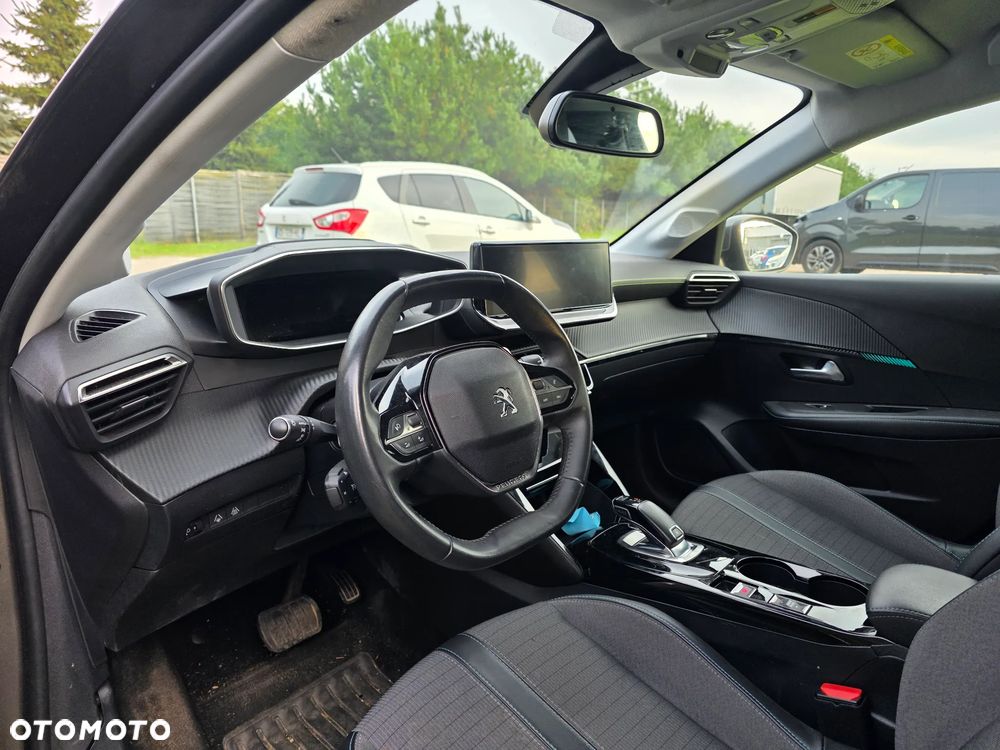 Peugeot 208 PureTech 130 EAT8 Allure - 10