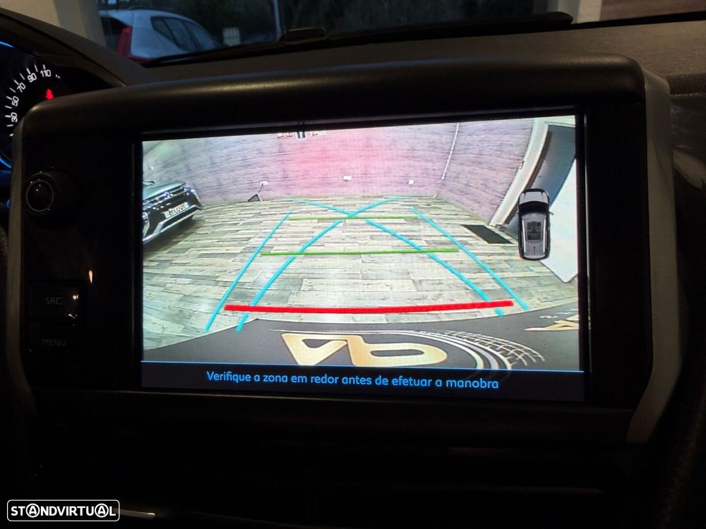 Peugeot 2008 1.2 PureTech Allure EAT6 - 13