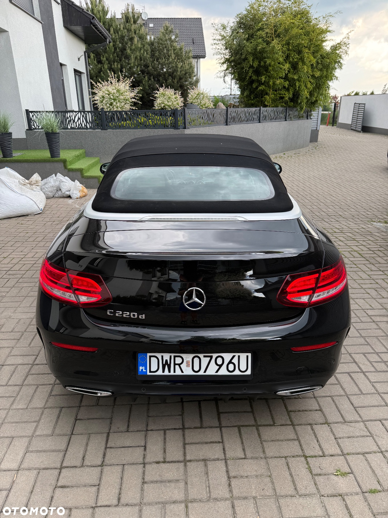 Mercedes-Benz Klasa C 220 d Cabrio 9G-TRONIC AMG Line Plus - 32