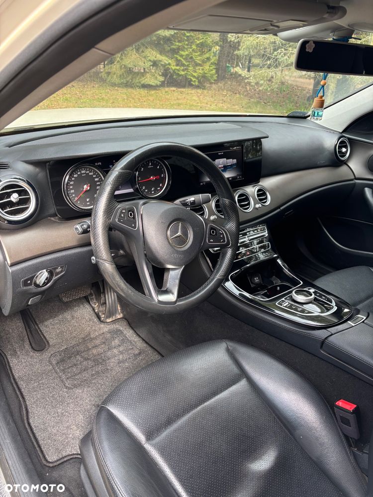 Mercedes-Benz Klasa E - 9