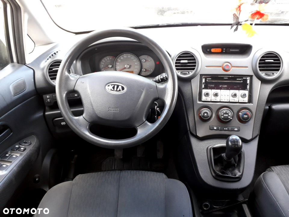 Kia Carens - 37