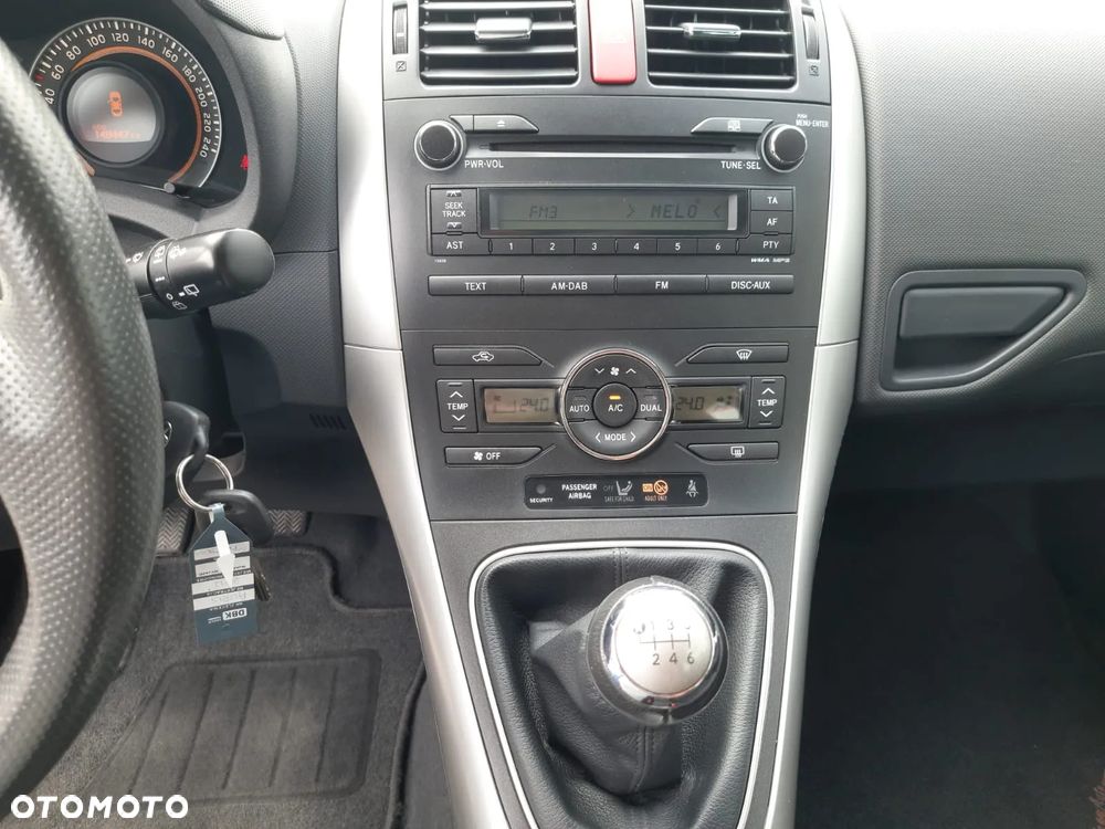 Toyota Auris 1.33 Dual-VVT-i - 24