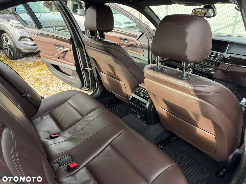 BMW Seria 5 528i xDrive Luxury Line - 33