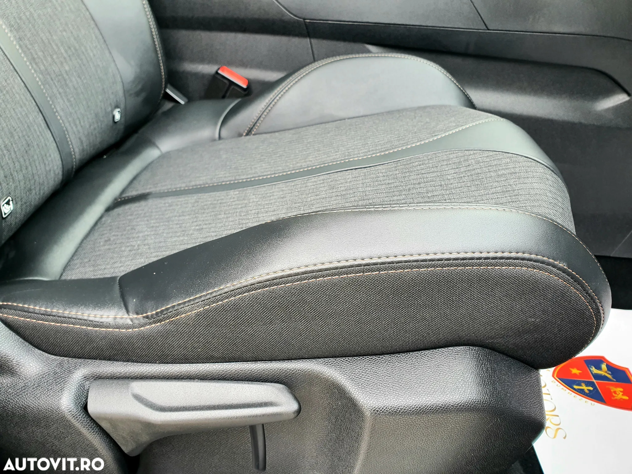 Peugeot 3008 PureTech 130 Stop & Start GPF EAT8 GT - 24