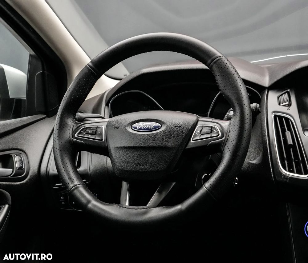 Ford Focus 1.6 TI-VCT Powershift Titanium - 17