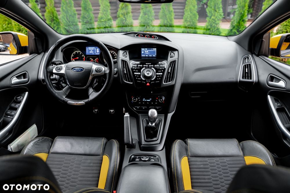 Ford Focus 2.0 EcoBoost ST - 30