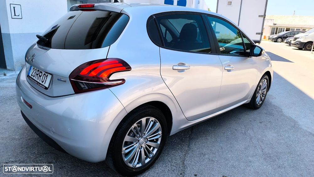 Peugeot 208 1.2 PureTech Style - 23