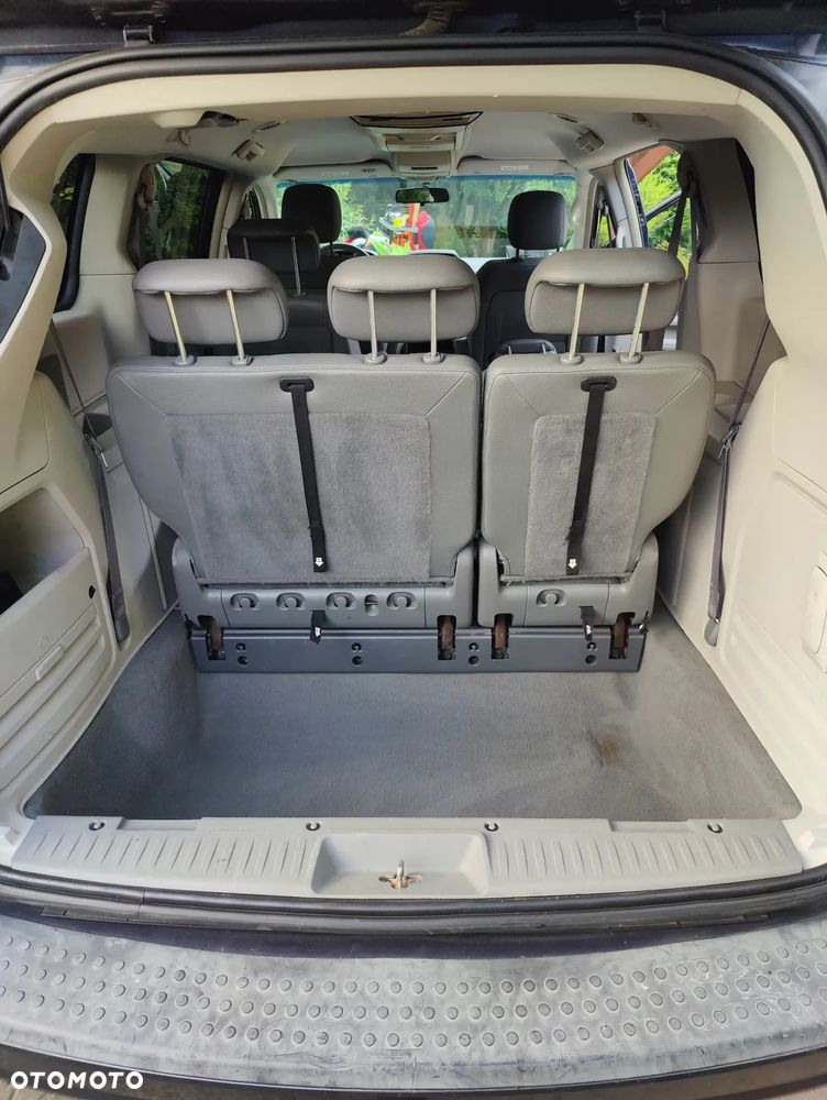Dodge Grand Caravan - 13