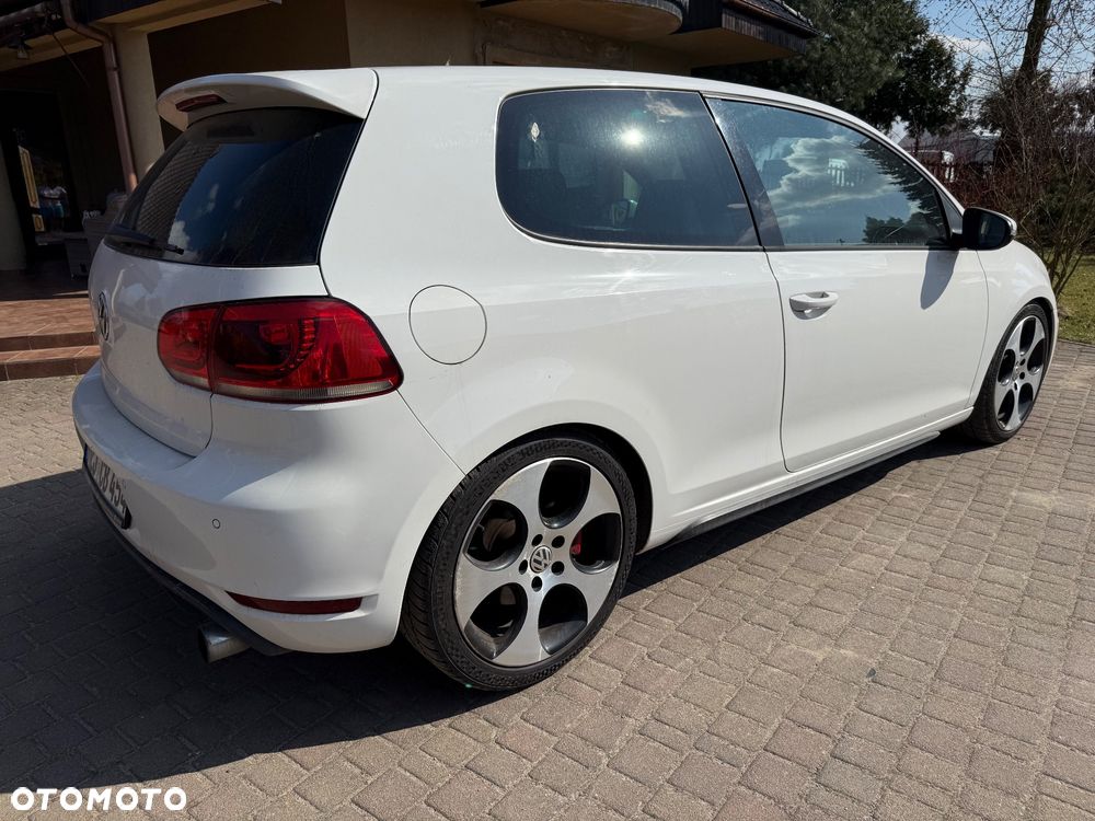 Volkswagen Golf 2.0 GTI adidas - 13