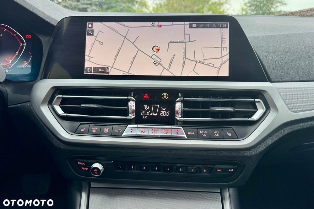 BMW Seria 3 330i Sport Line - 23