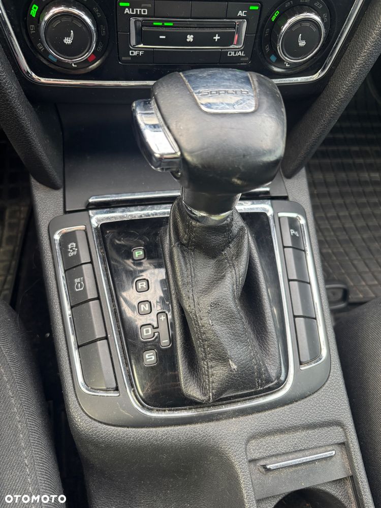 Skoda Superb 2.0 TDI Elegance DSG - 13