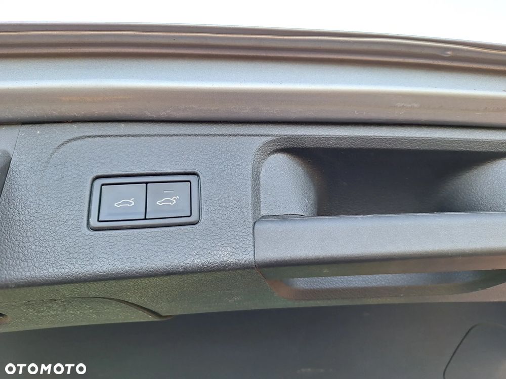 Volkswagen Passat 2018 photo 2