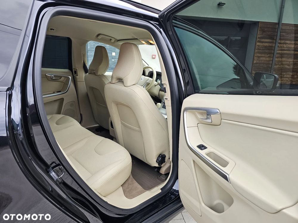 Volvo XC 60 2.4D Momentum - 12