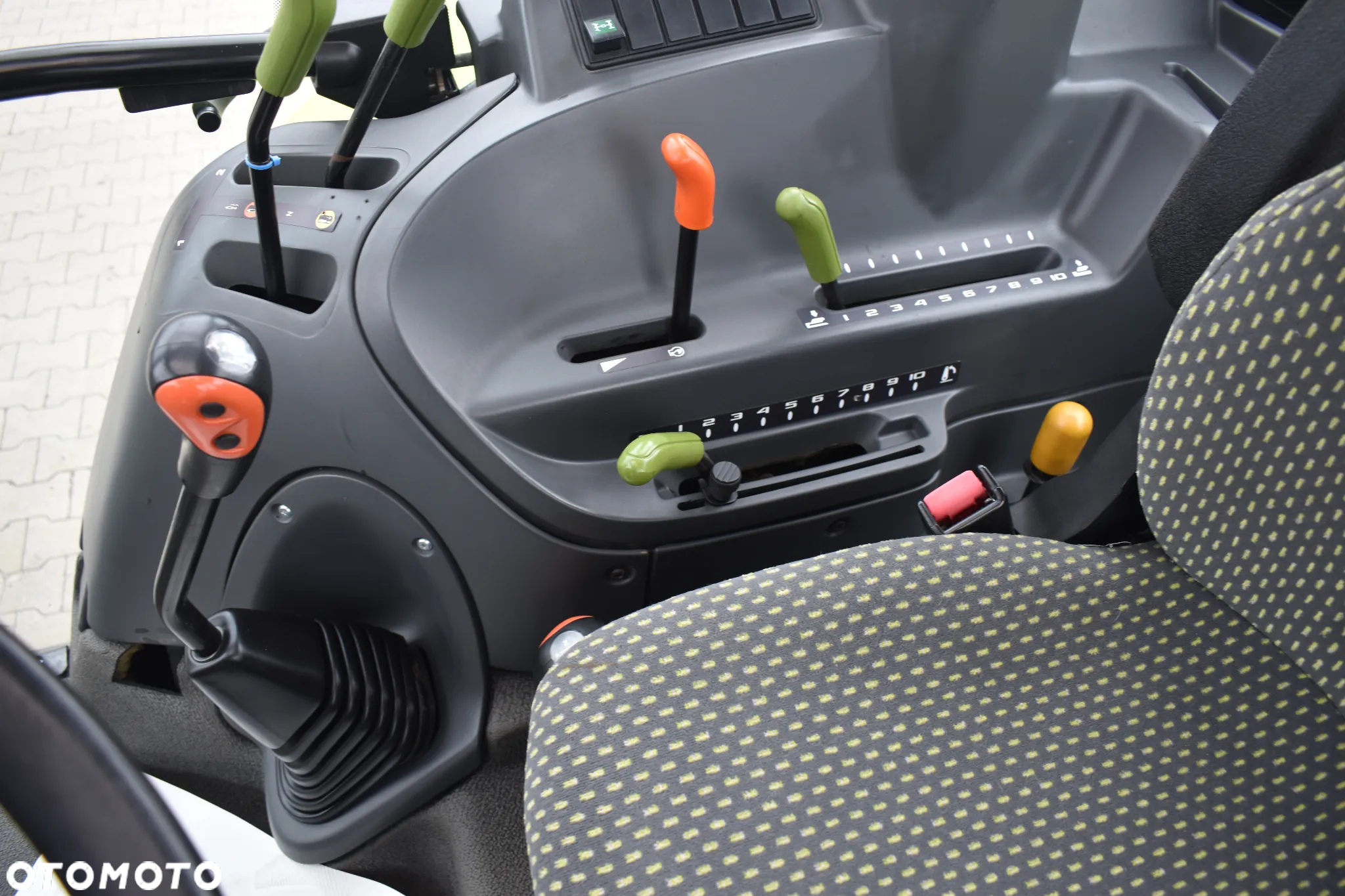 Claas Axos 340 CX - 17