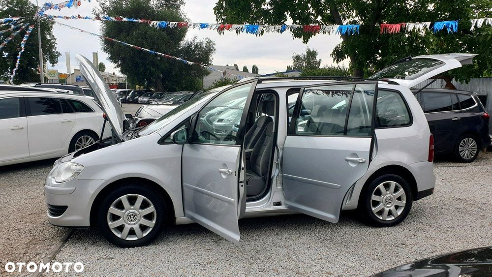 Volkswagen Touran - 24